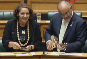New Zealand politician sings Santa Baby remix in parliament